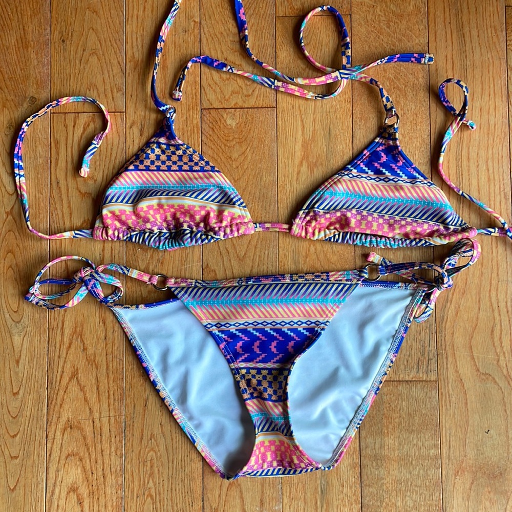 Express tropical geometric design triangle bikini